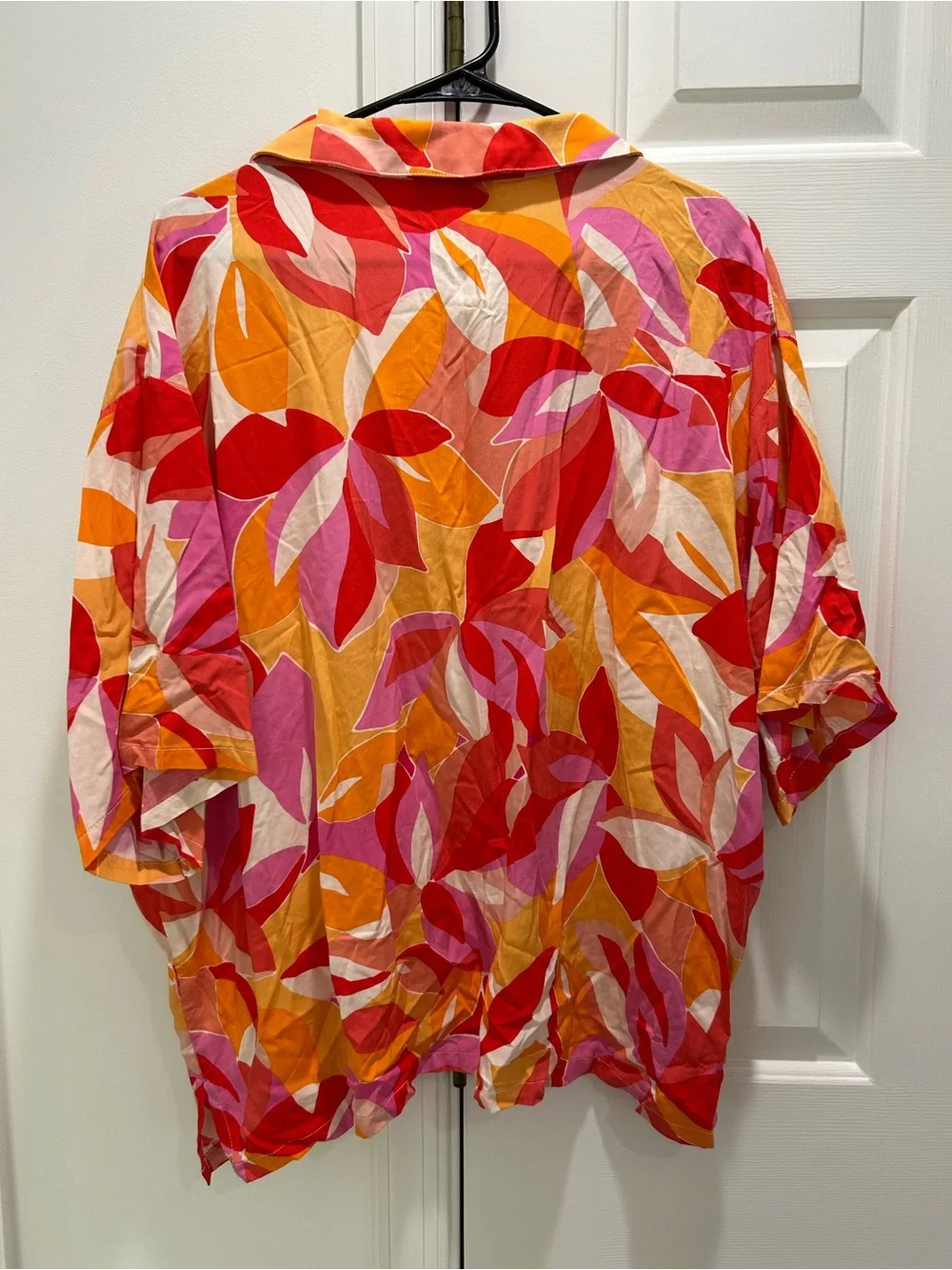 Jessica Simpson Multicolor Leaf-Print Button-Up Shirt - Pink, Red, Orange - Picture 2 of 3